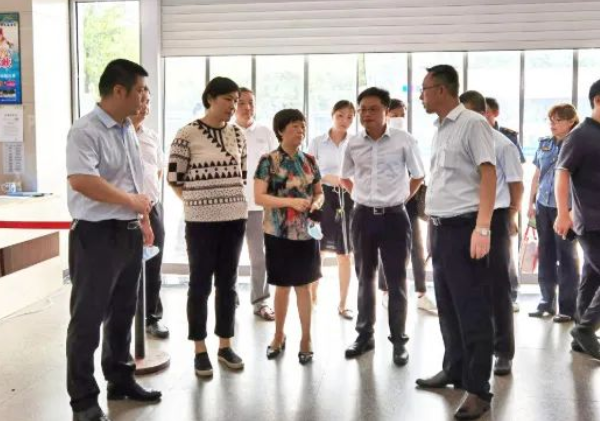 車小琴、熊敏一行檢查徐坊客運(yùn)分公司創(chuàng)建工作
