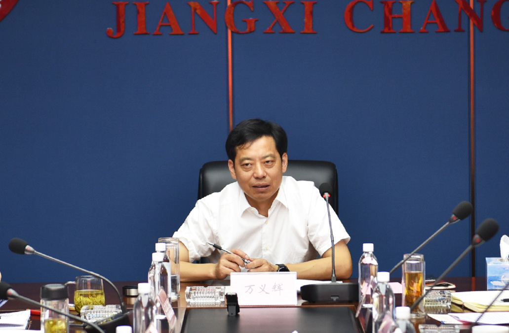 南昌市政公用集團(tuán)黨委副書記、總經(jīng)理萬義輝一行調(diào)研江西長運(yùn)