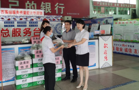 送清涼送健康，省交通工會領(lǐng)導(dǎo)慰問一線員工