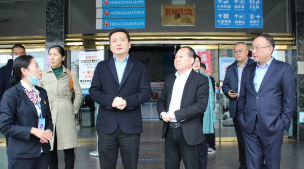 王曉在景德鎮(zhèn)公交、長運調(diào)研